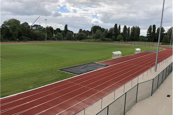 Aménagement piste d'athlétisme en PU et terrain de football naturel - Sportinfrabouw NV